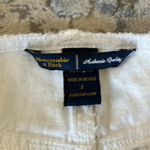 Abercrombie & Fitch - denim mini skirt (size 2) - Picture 2 of 4